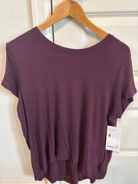 NWT Athleta with ease rib tee Women's Short Sleeve Tee in Plum